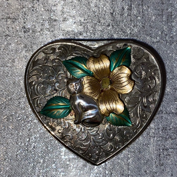 Vintage Sheridan Silver Plated Heart Shaped Trinket Box With A Cat And Flower - Picture 2 of 7